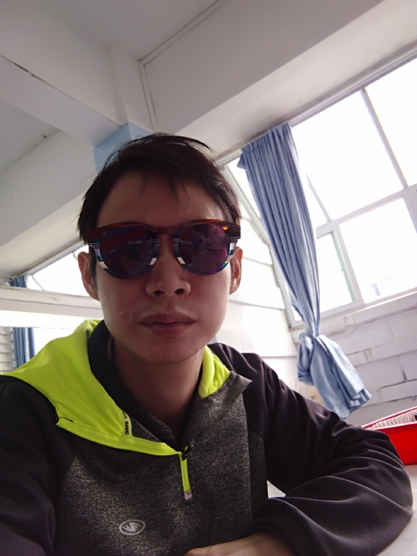 五华移民男的第一张照片--丽水相亲服务中心