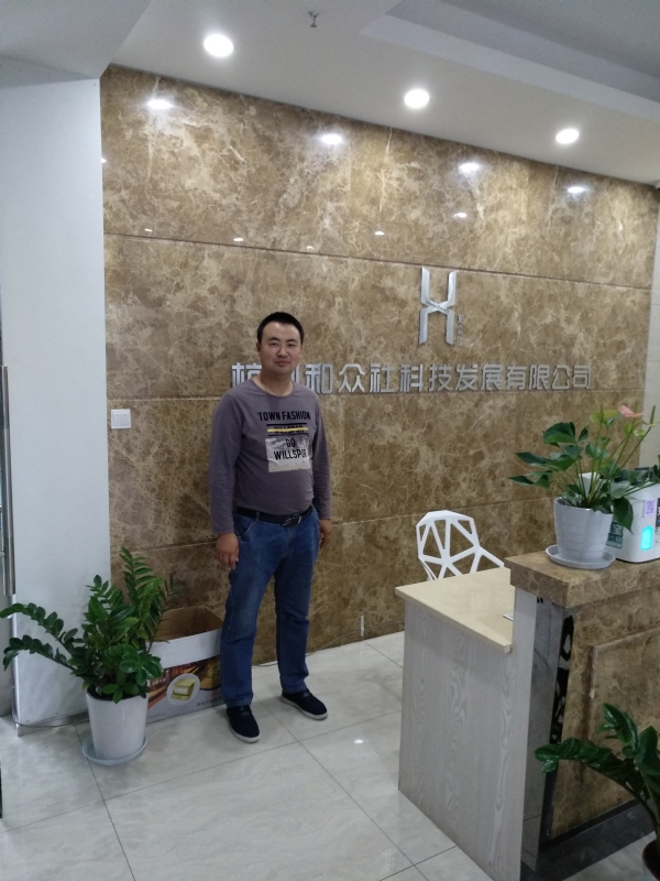 雨中的伞的第一张照片--丽水相亲服务中心