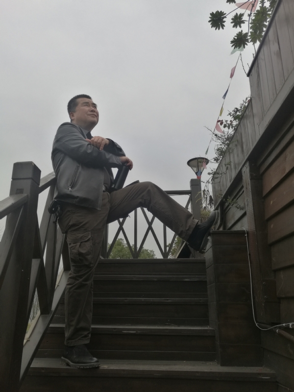 孤单背影的第一张照片--丽水相亲服务中心