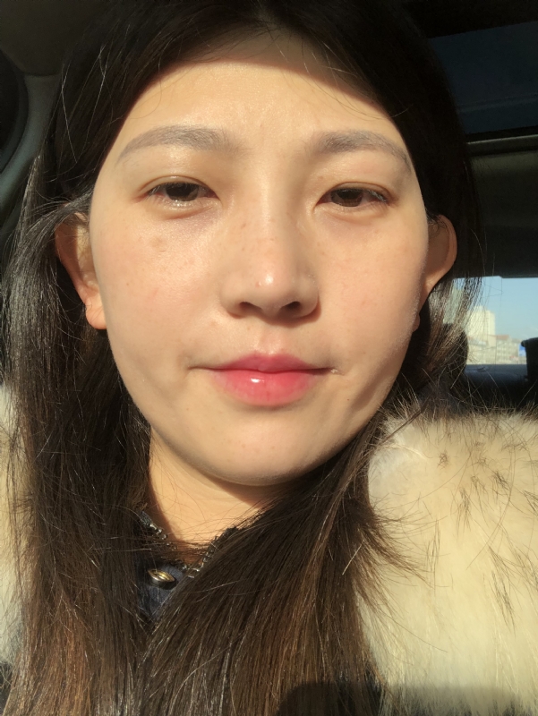 轻闭双眼的第一张照片--丽水相亲服务中心