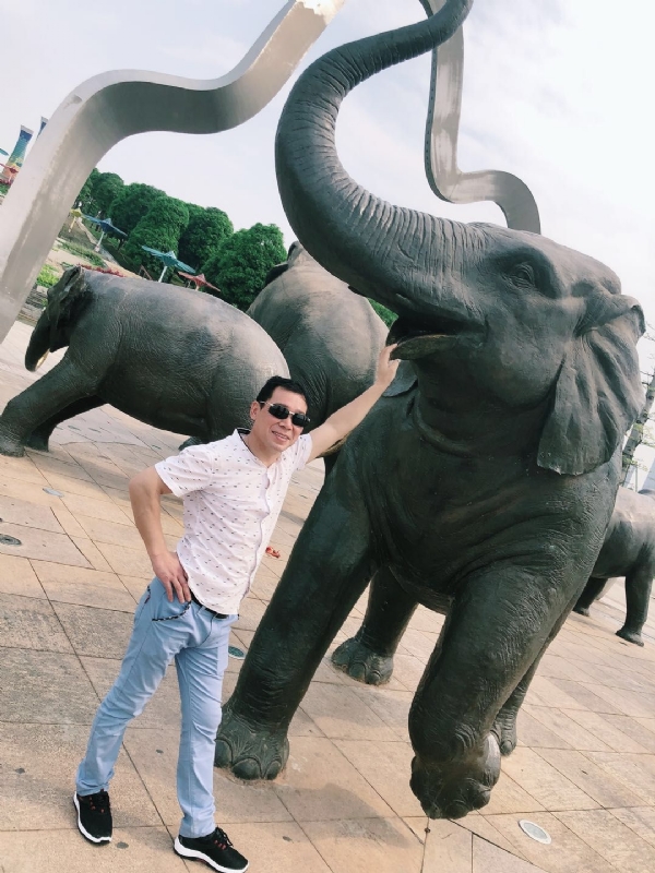 朝望大海的第三张照片--丽水相亲服务中心