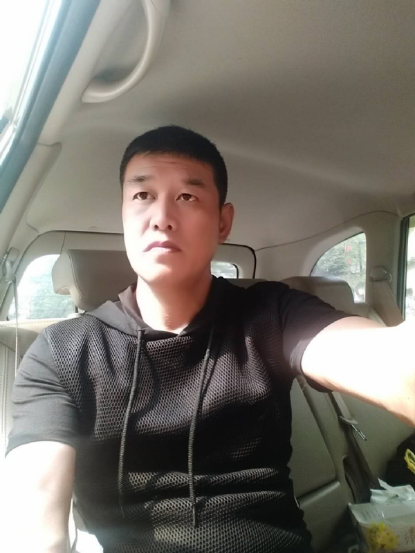 深爱的疯子的第一张照片--丽水相亲服务中心