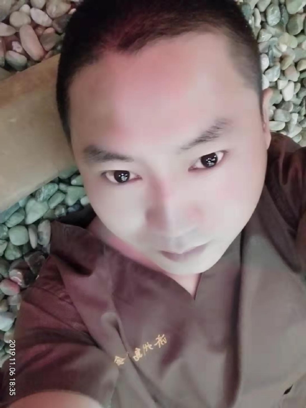 红枫叶的第一张照片--丽水相亲服务中心