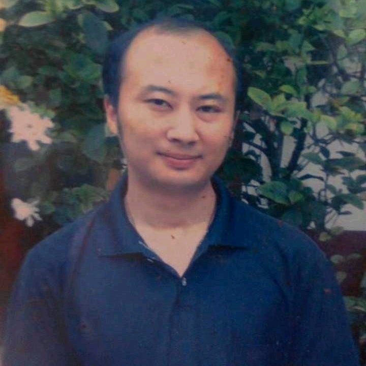 石峰里的生命的第一张照片--丽水相亲服务中心