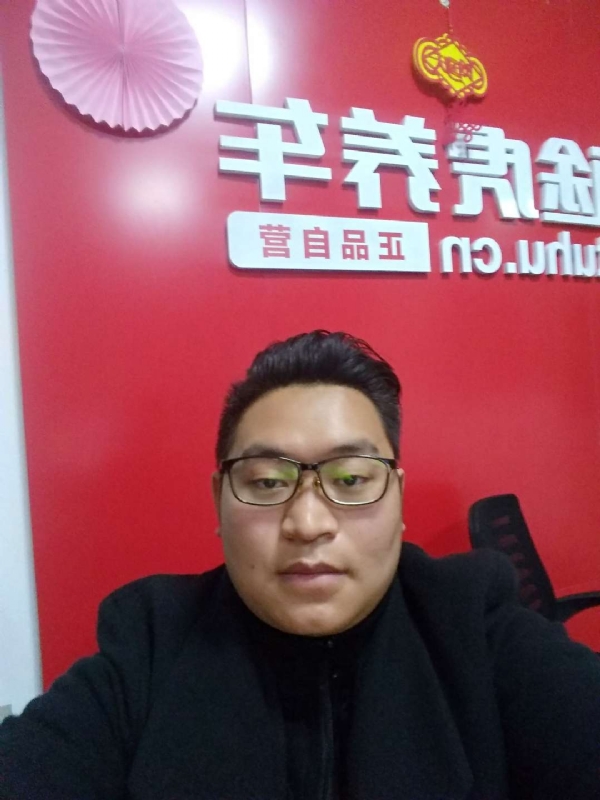 向上倾斜45度的第一张照片--丽水相亲服务中心