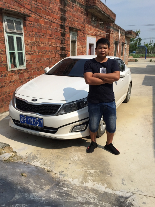 独坐街头的第三张照片--丽水相亲服务中心