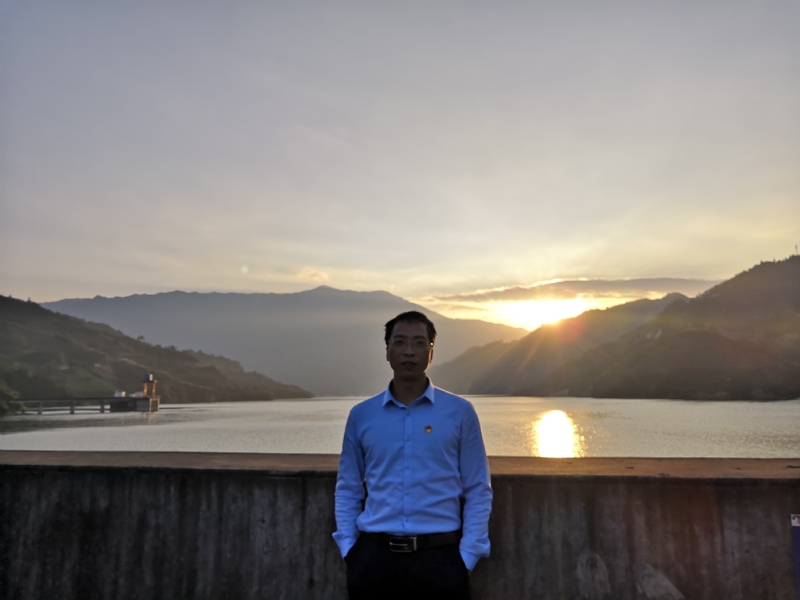 庸人自扰的第一张照片--丽水相亲服务中心