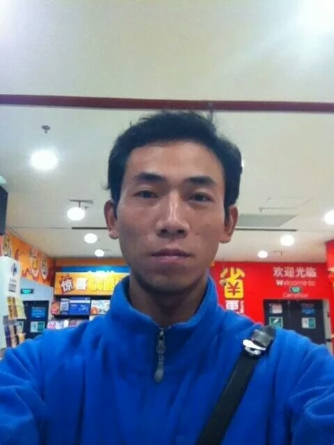 青草地溪水边的第一张照片--丽水相亲服务中心