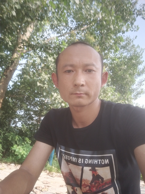 80大叔的第一张照片--丽水相亲服务中心