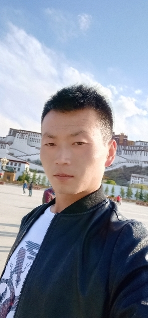 阳光下的小草的第二张照片--丽水相亲服务中心