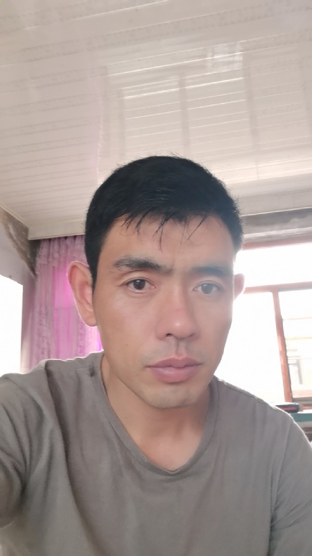 小草莓1981的第一张照片--丽水相亲服务中心