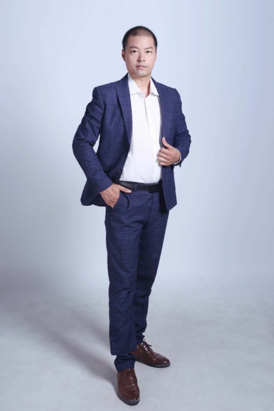 努力的青年的第一张照片--丽水相亲服务中心