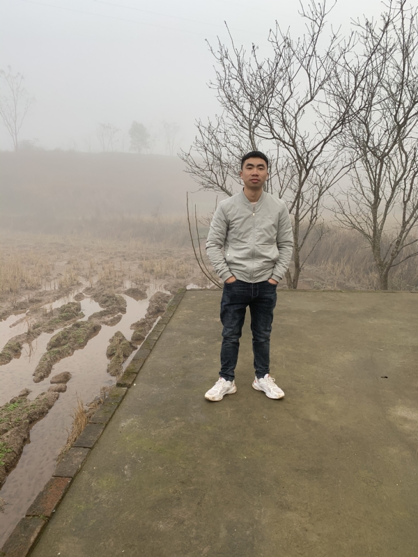 迷路的小猪的第一张照片--丽水相亲服务中心