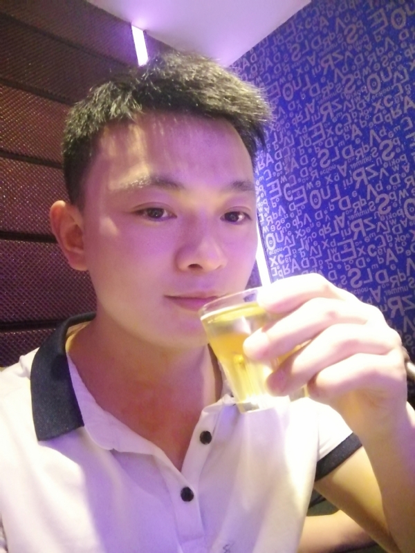 幸福的拥抱的第一张照片--丽水相亲服务中心