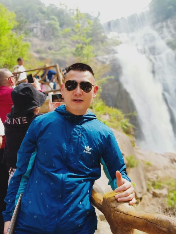 钟爱一生的第一张照片--丽水相亲服务中心