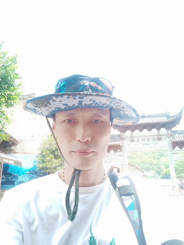 童群海的第一张照片--丽水相亲服务中心