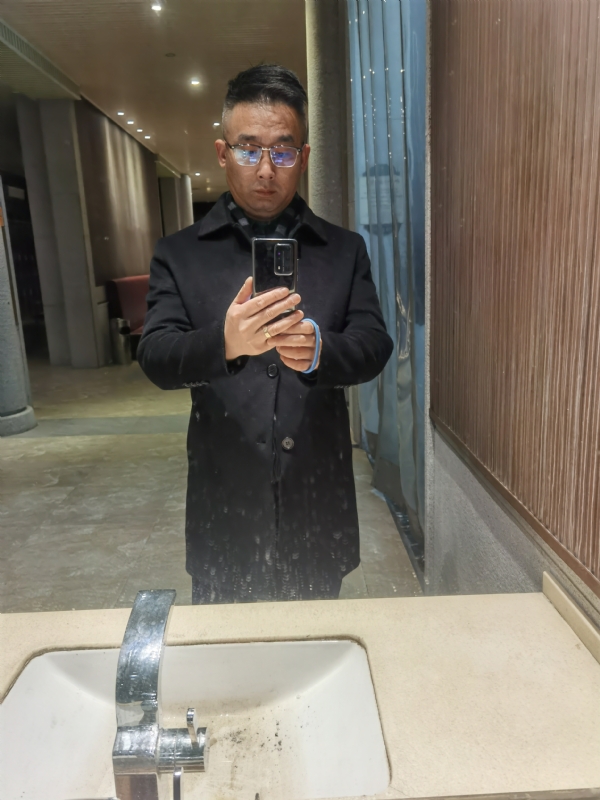 孤独尘埃的第一张照片--丽水相亲服务中心