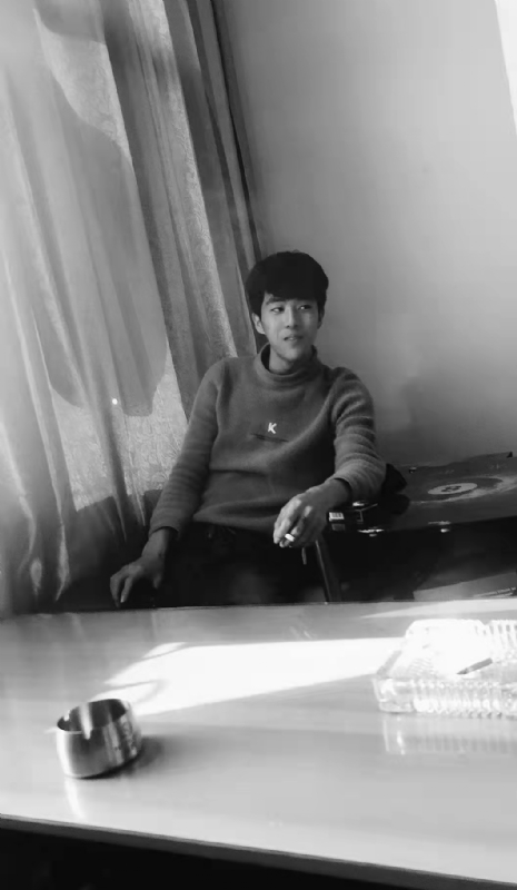 酷似小丑的第二张照片--丽水相亲服务中心