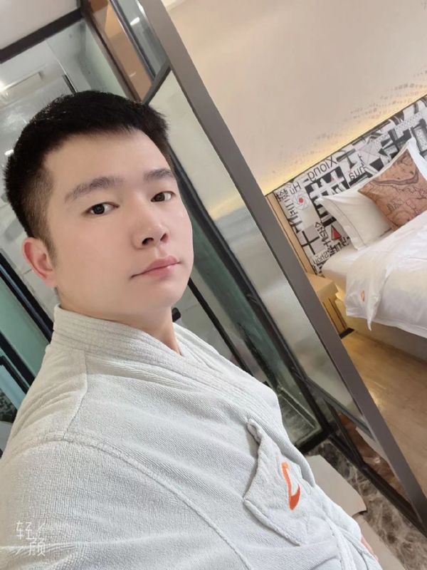 绿帽的第一张照片--丽水相亲服务中心