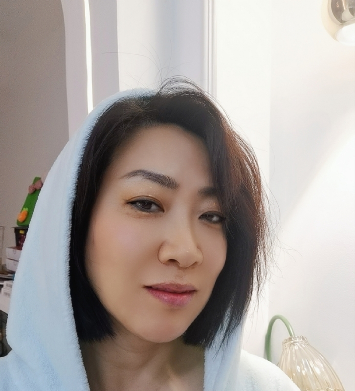 火玫瑰的第一张照片--丽水相亲服务中心