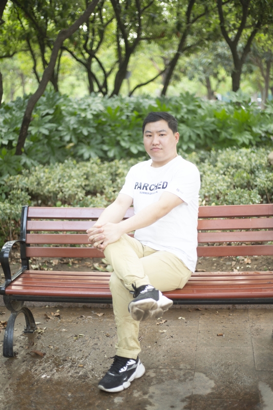 抱着鱼睡觉的猫的第一张照片--丽水相亲服务中心