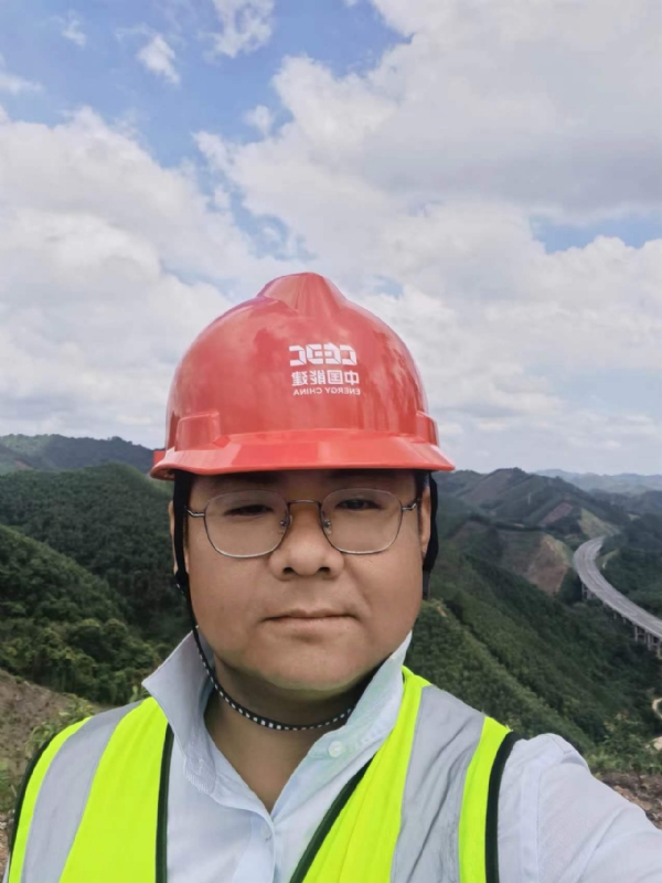 冰城小土匪的第一张照片--丽水相亲服务中心