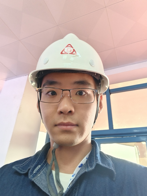 何鹏宇的第二张照片--丽水相亲服务中心