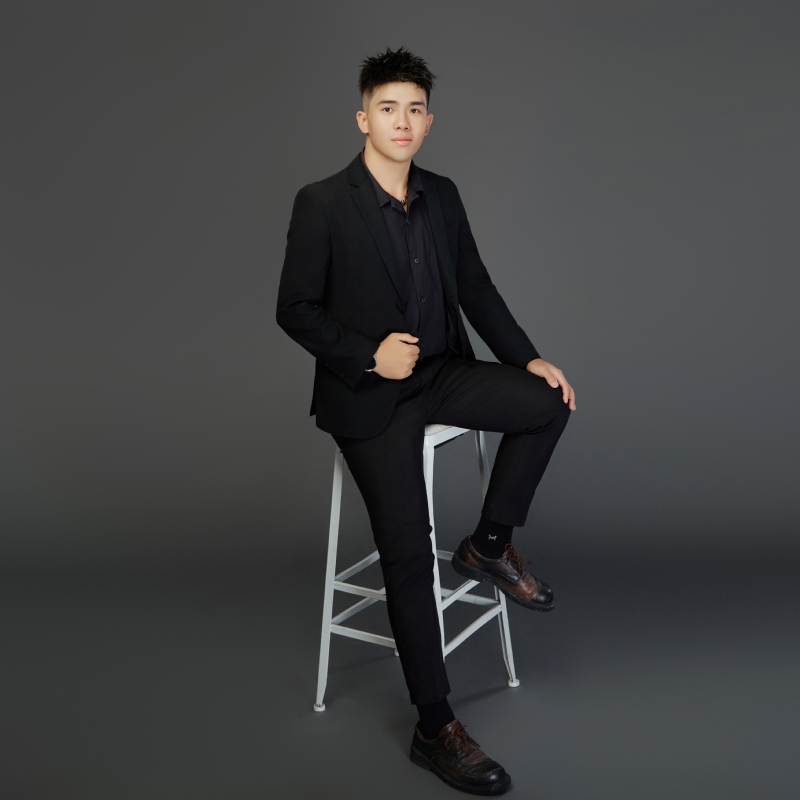 阿龙设计师的第五张照片--丽水相亲服务中心