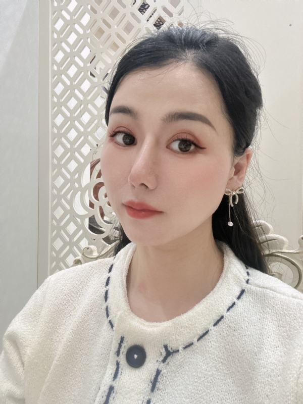 金莉的第一张照片--丽水相亲服务中心