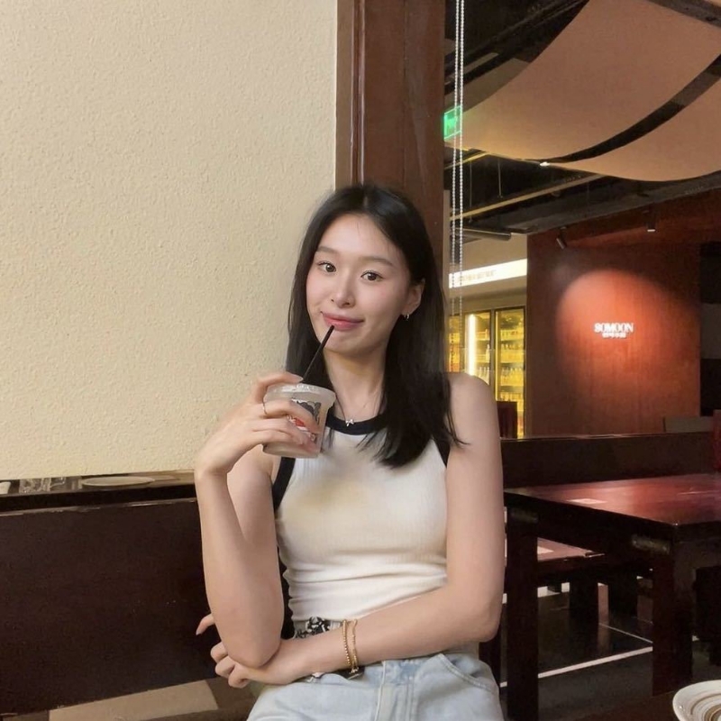 羽毛的第一张照片--丽水相亲服务中心