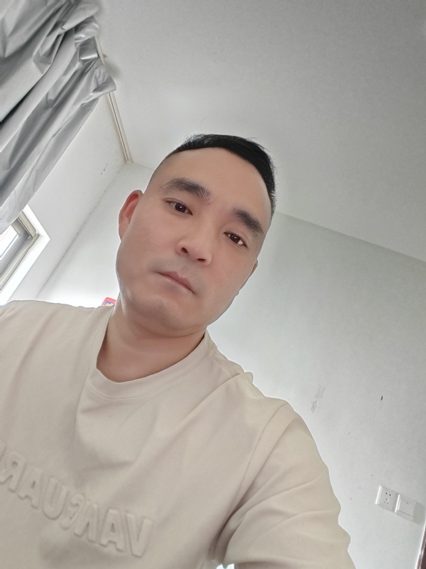 小锋的第一张照片--丽水相亲服务中心