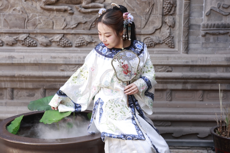 认真的雪的第一张照片--丽水相亲服务中心